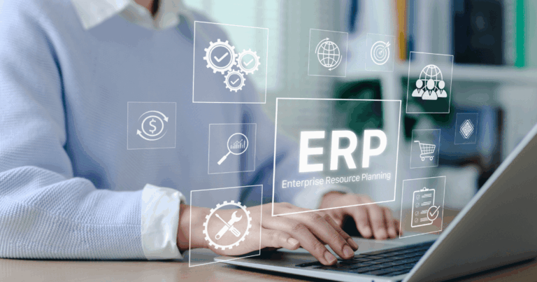 Profissional utilizando notebook com interface digital destacando software ERP (Enterprise Resource Planning) e ícones de finanças, estoque, vendas e gestão empresarial.