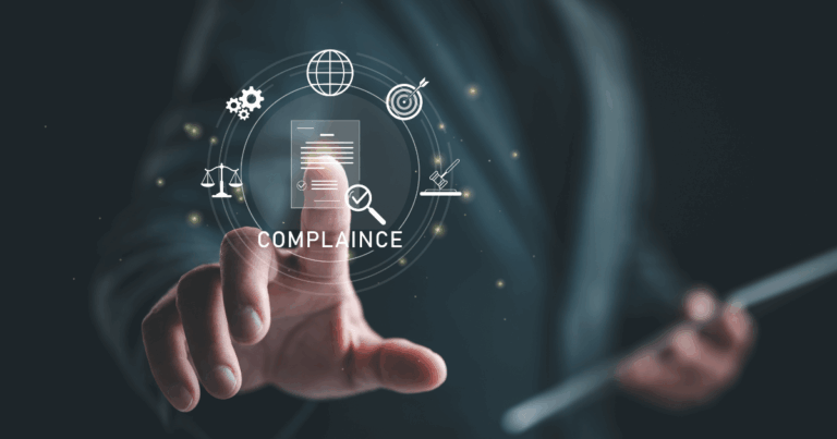 Profissional tocando painel digital com ícones de auditoria e leis, representando compliance no ERP e controle de conformidade empresarial.