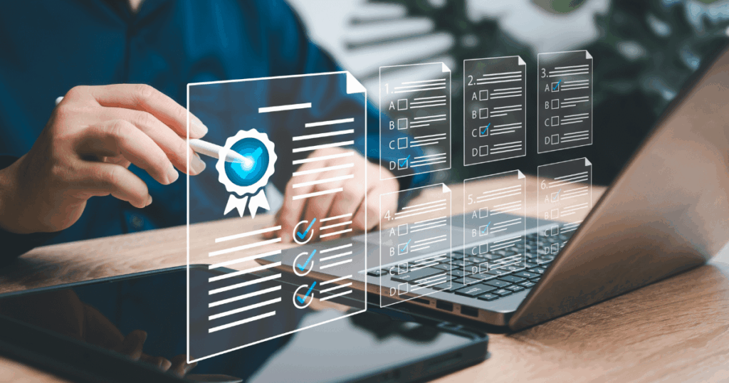Pessoa utilizando notebook para acessar documentos digitais com ícones de verificação e símbolo de certificado digital, representando a autenticação eletrônica de informações online.